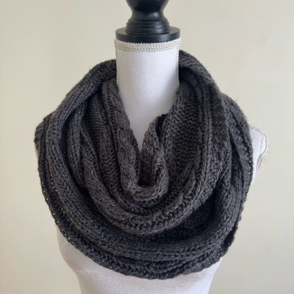 Eddie Bouer woman’s infinity knit scarf